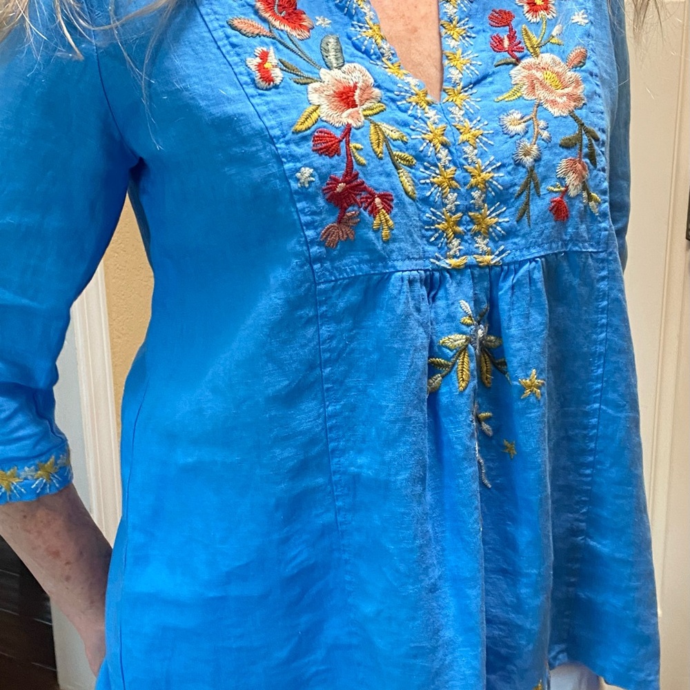 💰CLEARING MY CLOSET SALE💰 Johnny Was Embroidered High Low Tunic Top - Picture 13 of 15